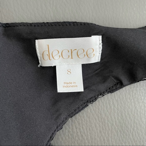 Decree Women’s Lace Crop Top Size S - Picture 9 of 10